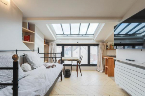 Amazing Mazarine Studio